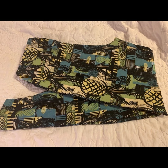 LulaRoe T/C Pineapple leggings. Very cute. - Picture 1 of 3